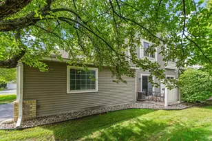 2836 Coach Ct, Chanhassen, MN 55317 - Photo 8