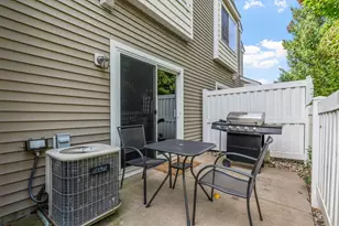 2836 Coach Ct, Chanhassen, MN 55317 - Photo 4