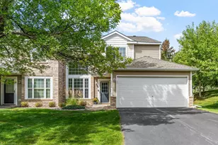 2836 Coach Ct, Chanhassen, MN 55317 - Photo 2