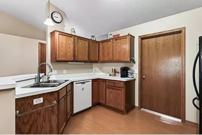 7577 Ojibway Park Court, Woodbury, MN 55125 - Photo 4