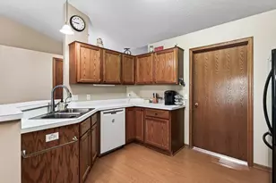 7577 Ojibway Park Ct, Woodbury, MN 55125 - Photo 4