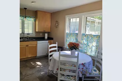 698 E 4th Street E, Saint Paul, MN 55106 - Photo 6