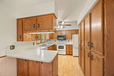 318 Stoney Point Road SW, Hutchinson, MN 55350 - Photo 4