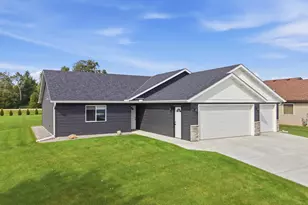 1554 Gray Fox Dr NE, Owatonna, MN 55060 - Photo 1