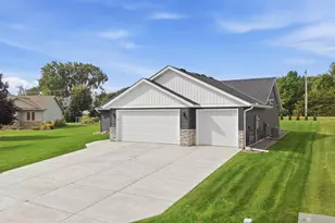 1554 Gray Fox Dr NE, Owatonna, MN 55060 - Photo 32