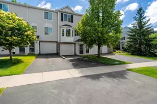 7772 Arboretum Village Cir, Chanhassen, MN 55317 - Photo 2
