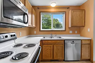 7772 Arboretum Village Cir, Chanhassen, MN 55317 - Photo 4