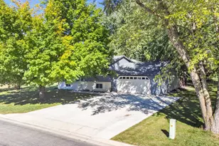 880 5th St N, Dassel, MN 55325 - Photo 2