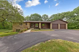 23 Holiday Ct, North Mankato, MN 56003 - Photo 2