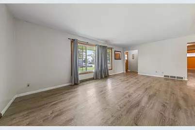 366 N Waterville Avenue, Le Center, MN 56057 - Photo 10