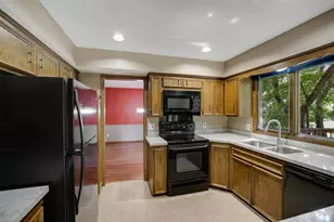 8359 Amsden Ridge Dr, Bloomington, MN 55438 - Photo 16
