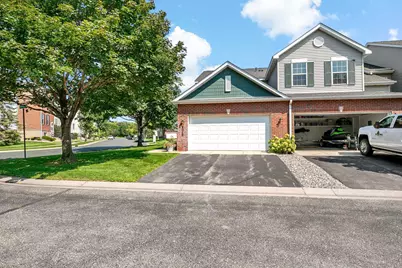 8012 Stratford Circle S, Shakopee, MN 55379 - Photo 2