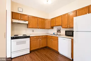 7600 Golden Valley Rd, Golden Valley, MN 55427 - Photo 4