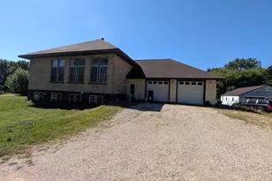 54130 270th St, Lansing, MN 55912 - Photo 4