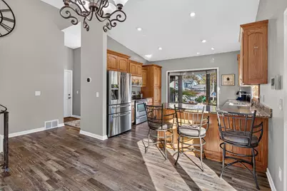 7471 Saratoga Drive, Chanhassen, MN 55317 - Photo 4