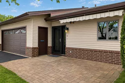 400 Oakland Place NE #9, Austin, MN 55912 - Photo 2