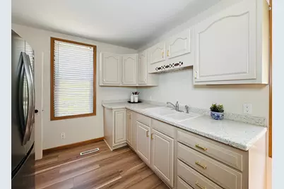 418 Belvidere Street E, Saint Paul, MN 55107 - Photo 10