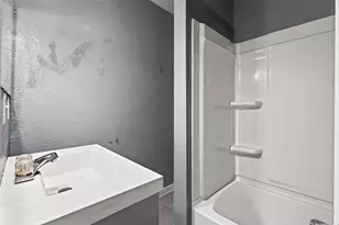 4653 Bryant Ave N, Minneapolis, MN 55412 - Photo 18