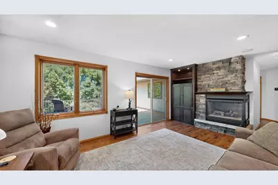 1419 Glendale Hills Drive NE, Rochester, MN 55906 - Photo 8