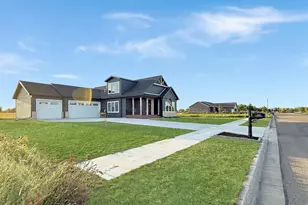 1508 Ellis Ave, Marshall, MN 56258 - Photo 1