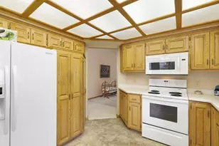 5611 Dunlap Ave N, Shoreview, MN 55126 - Photo 10