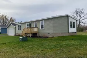 403 NW 1st St, Staples, MN 56479 - Photo 2