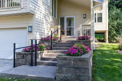9409 Yukon Avenue S, Bloomington, MN 55438 - Photo 2