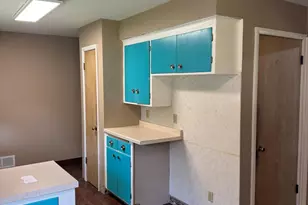 435 W Ottawa St, Le Center, MN 56057 - Photo 8