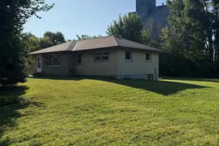 435 W Ottawa St, Le Center, MN 56057 - Photo 2