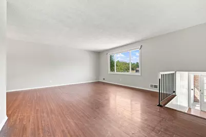 360 Brooks Avenue W, Roseville, MN 55113 - Photo 8