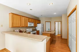 2036 Chicory Way, Chanhassen, MN 55317 - Photo 10