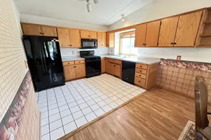 1508 Thistle Ln, Shakopee, MN 55379 - Photo 2