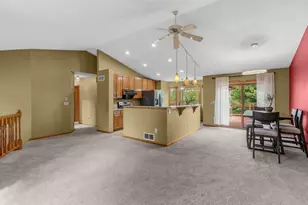 8844 Acadia Rd, Woodbury, MN 55125 - Photo 4