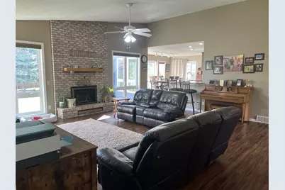 825 S Hubbard Avenue, Litchfield, MN 55355 - Photo 8