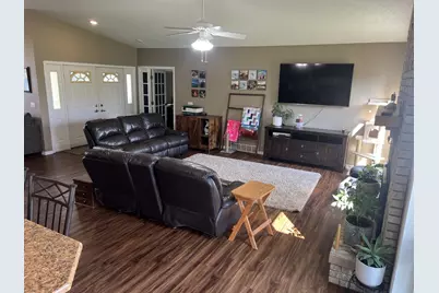 825 S Hubbard Avenue, Litchfield, MN 55355 - Photo 6