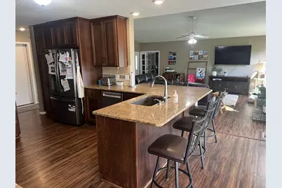 825 S Hubbard Avenue, Litchfield, MN 55355 - Photo 4