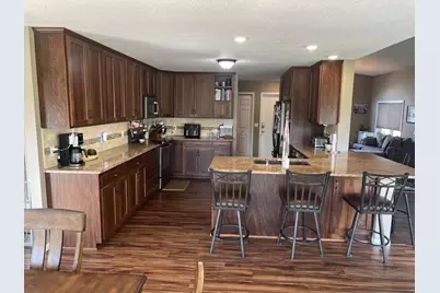 825 S Hubbard Avenue, Litchfield, MN 55355 - Photo 2