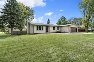 1395 Oakwood Ln, Owatonna, MN 55060 - Photo 2
