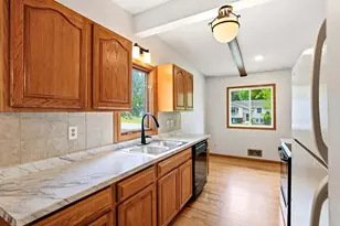 4616 Hillsboro Ave N, New Hope, MN 55428 - Photo 10