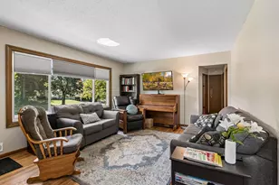 7608 Viewcrest Ln, New Hope, MN 55427 - Photo 8