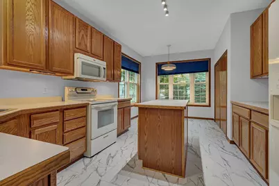 397 Campfire Curve, Chaska, MN 55318 - Photo 2