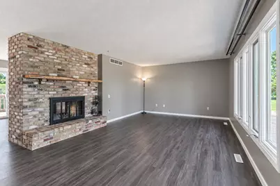 1011 N Cordova Avenue, Le Center, MN 56057 - Photo 2