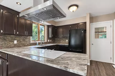 1011 N Cordova Avenue, Le Center, MN 56057 - Photo 8