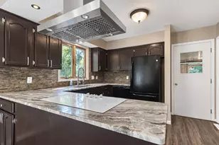 1011 N Cordova Ave, Le Center, MN 56057 - Photo 8