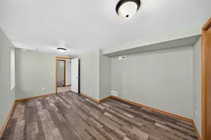 423 W Mark St, Winona, MN 55987 - Photo 32
