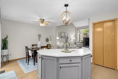 547 Mission Hills Way W, Chanhassen, MN 55317 - Photo 8