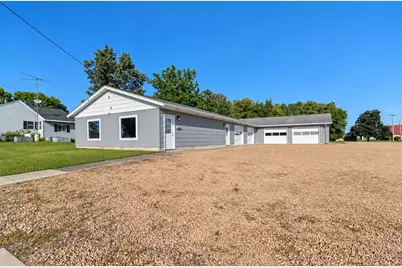 155 S Montgomery Avenue, Le Center, MN 56057 - Photo 4
