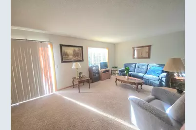 1555 County Road D E #B, Maplewood, MN 55109 - Photo 4
