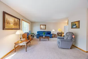 1555 County Rd D E, Maplewood, MN 55109 - Photo 10