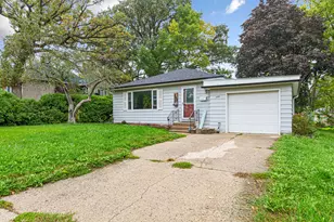 399 E Hawthorne St, Albert Lea, MN 56007 - Photo 2